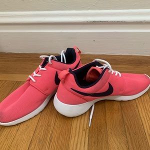 Women’s Nike Roshes- Size 9